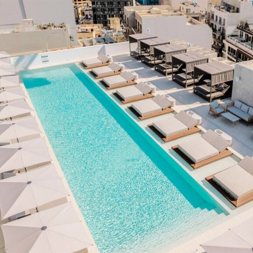 Daybeds vs. Loungers: What Hotels Should Provide