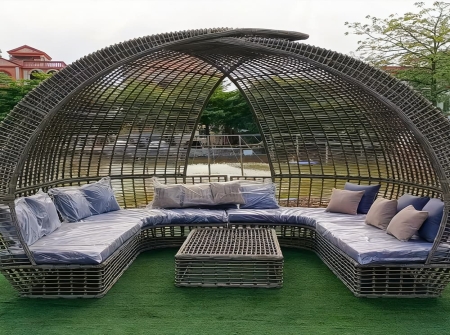 Your Ultimate Guide to Outdoor Daybeds: Create a Backyard Oasis